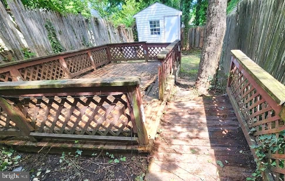 1005 Waterside Ct Property Photo 17