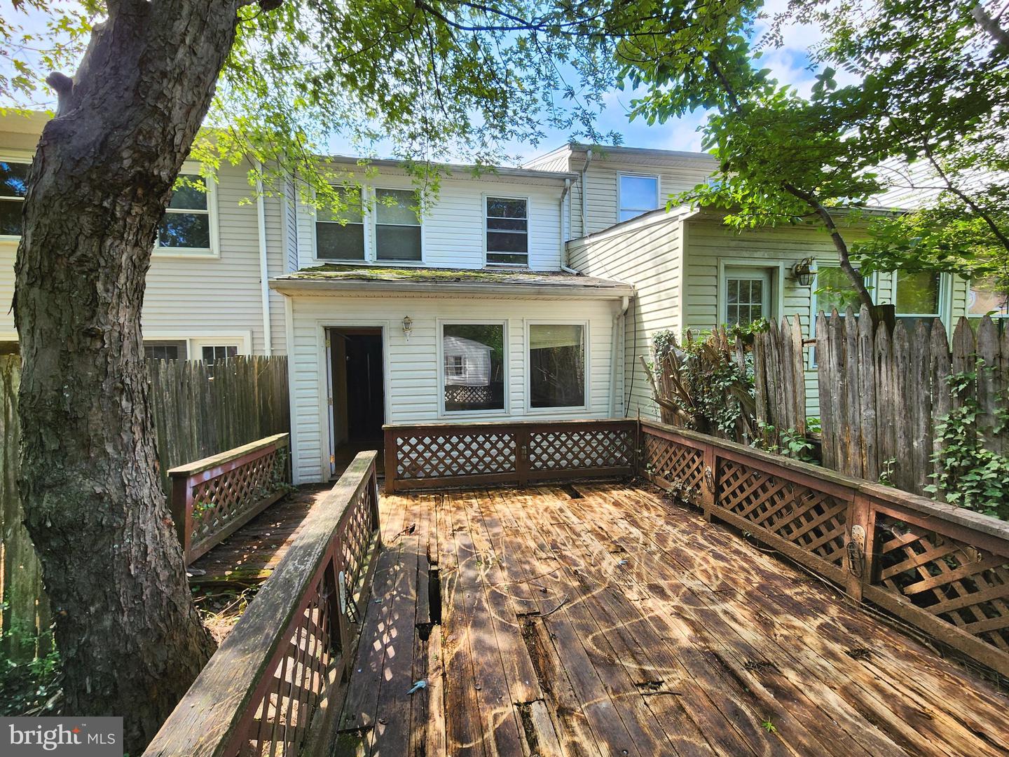1005 Waterside Ct Property Photo 18