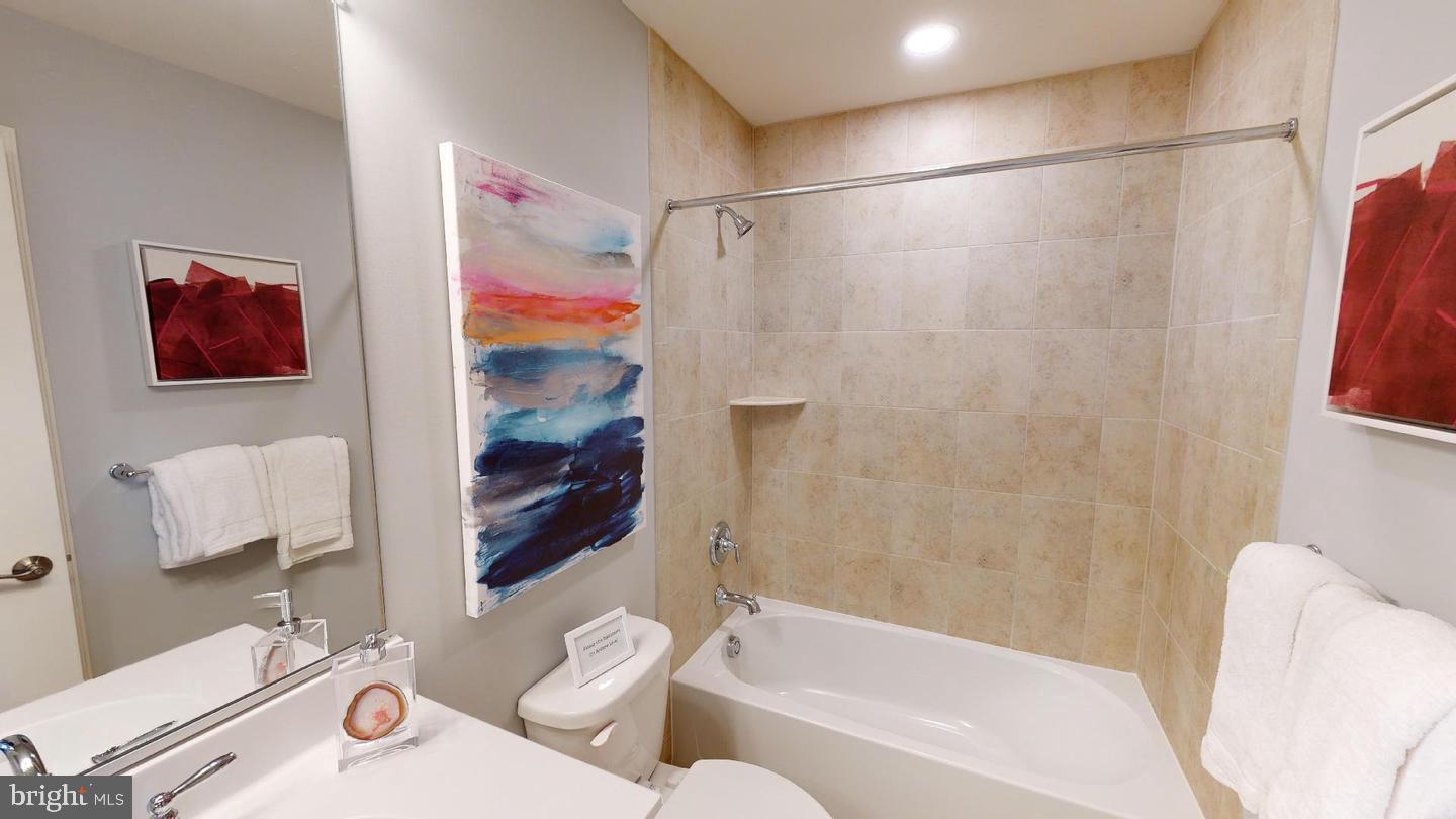 324 Aqua Sq Property Photo 6