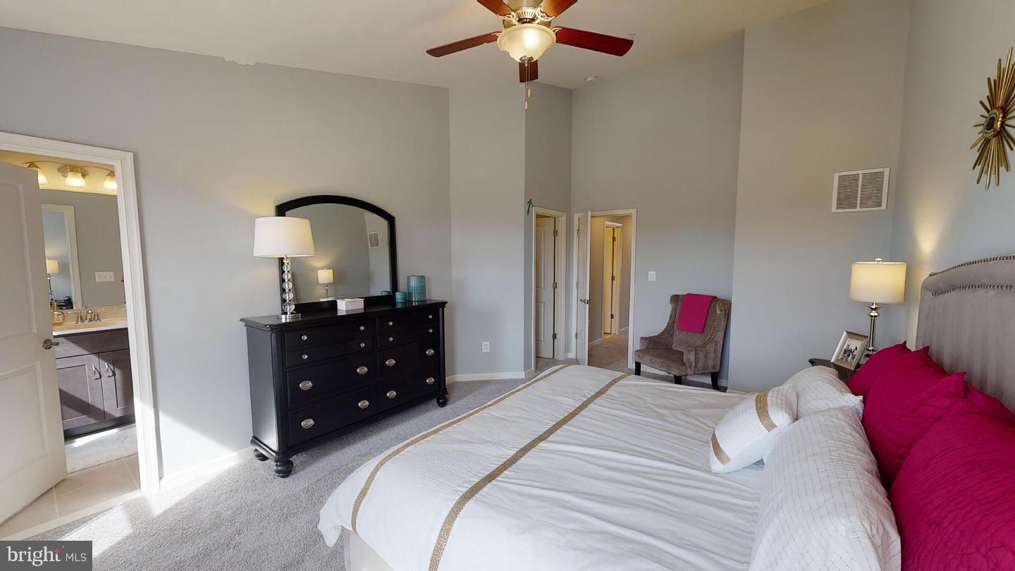 324 Aqua Sq Property Photo 27