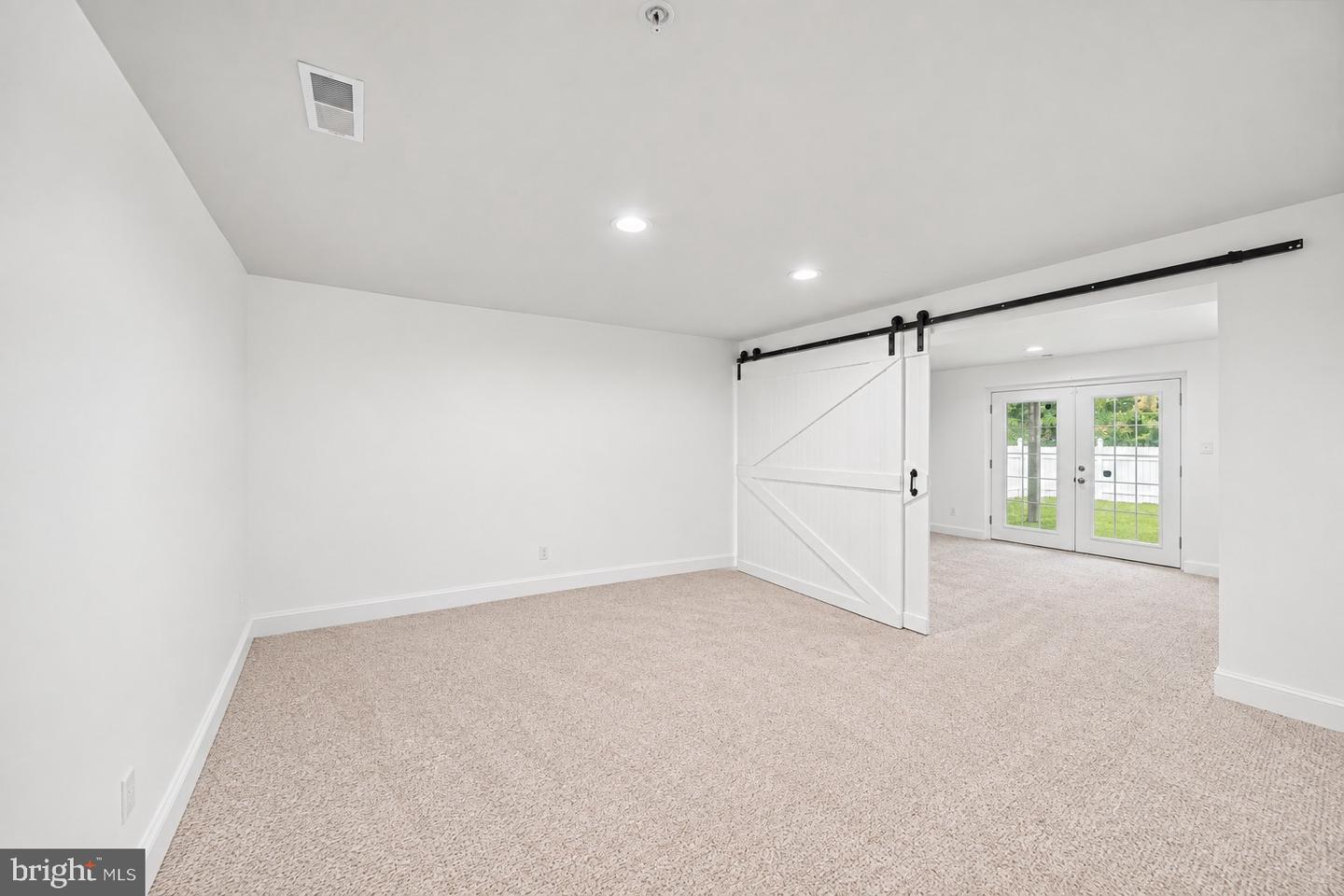 616 Berwick Ct Property Photo 32