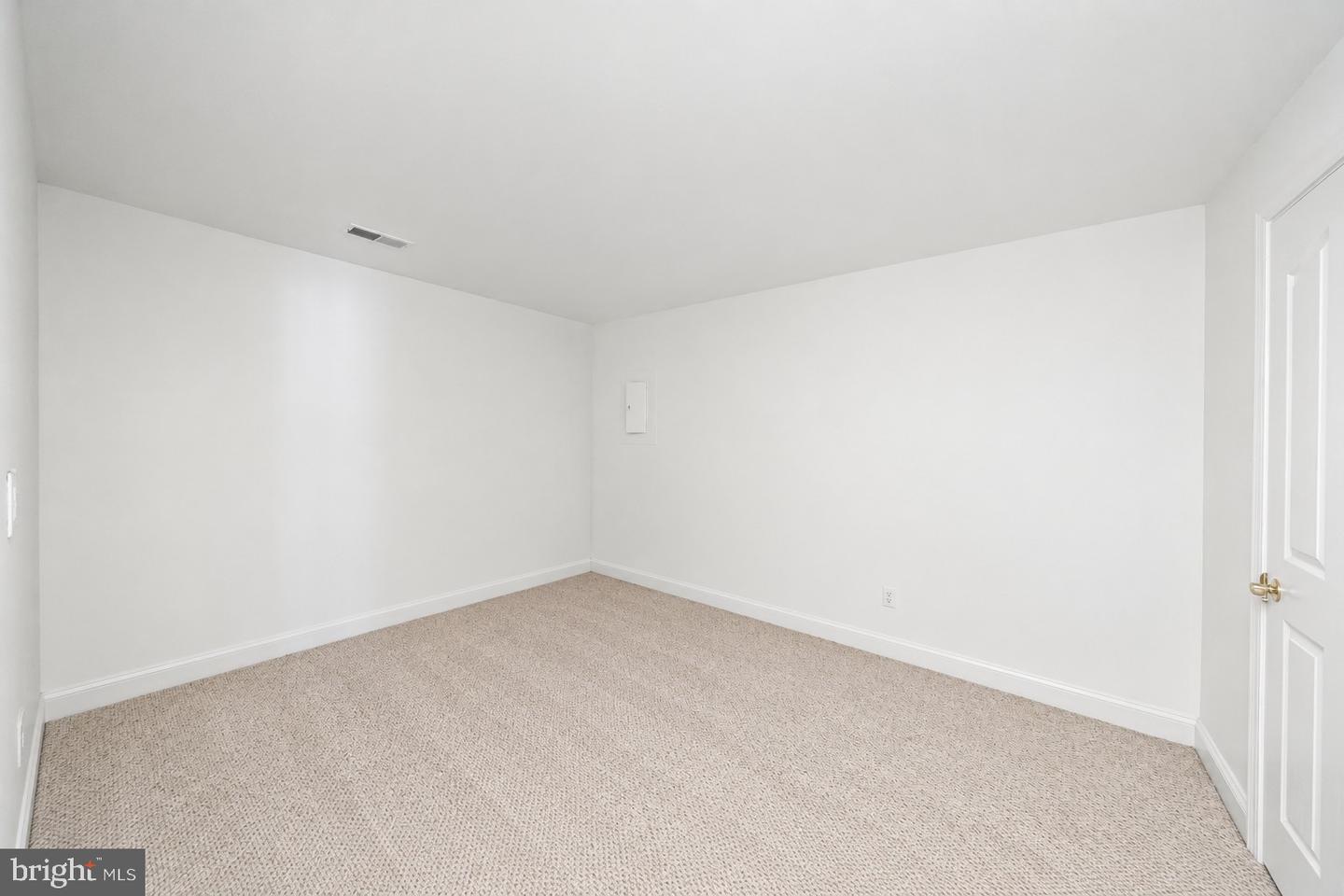 616 Berwick Ct Property Photo 38