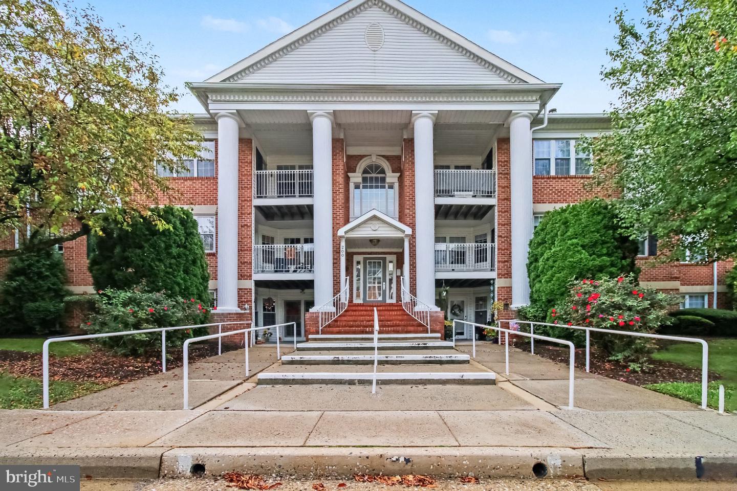 200 BURKWOOD CT #200-3A Property Photo 1