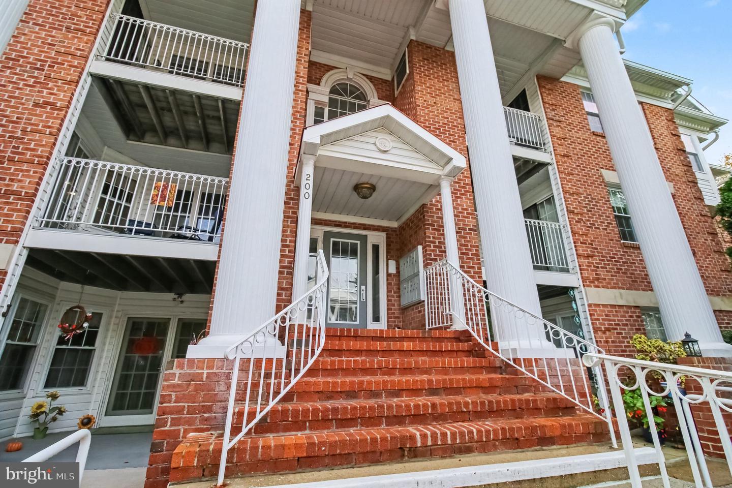 200 Burkwood Ct #200-3a Property Photo 3
