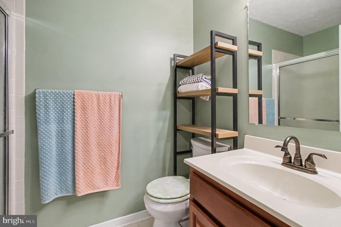 200 Burkwood Ct #200-3a Property Photo 16