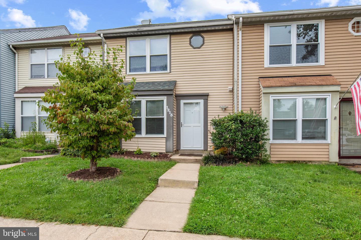 1215 Independence Sq Property Photo 1