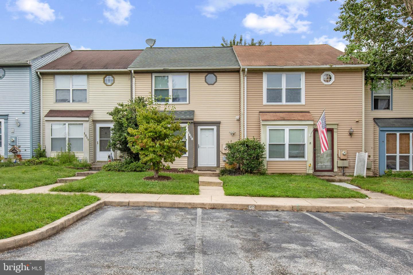 1215 Independence Sq Property Photo 2