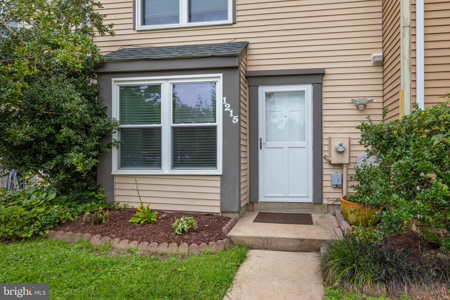1215 Independence Sq Property Photo 4