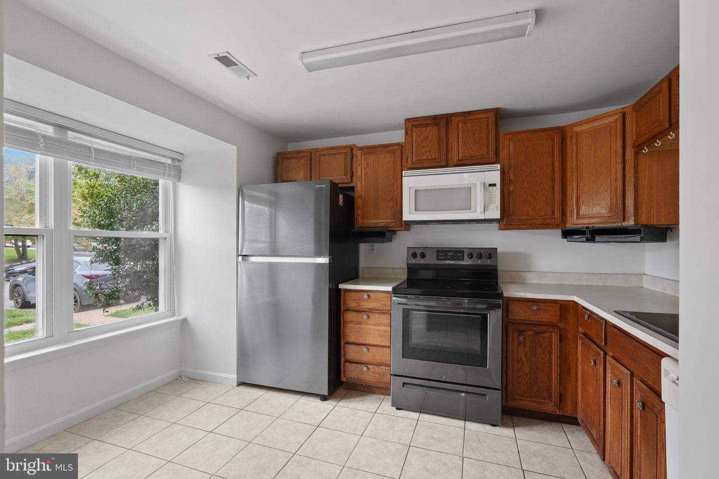 1215 Independence Sq Property Photo 7