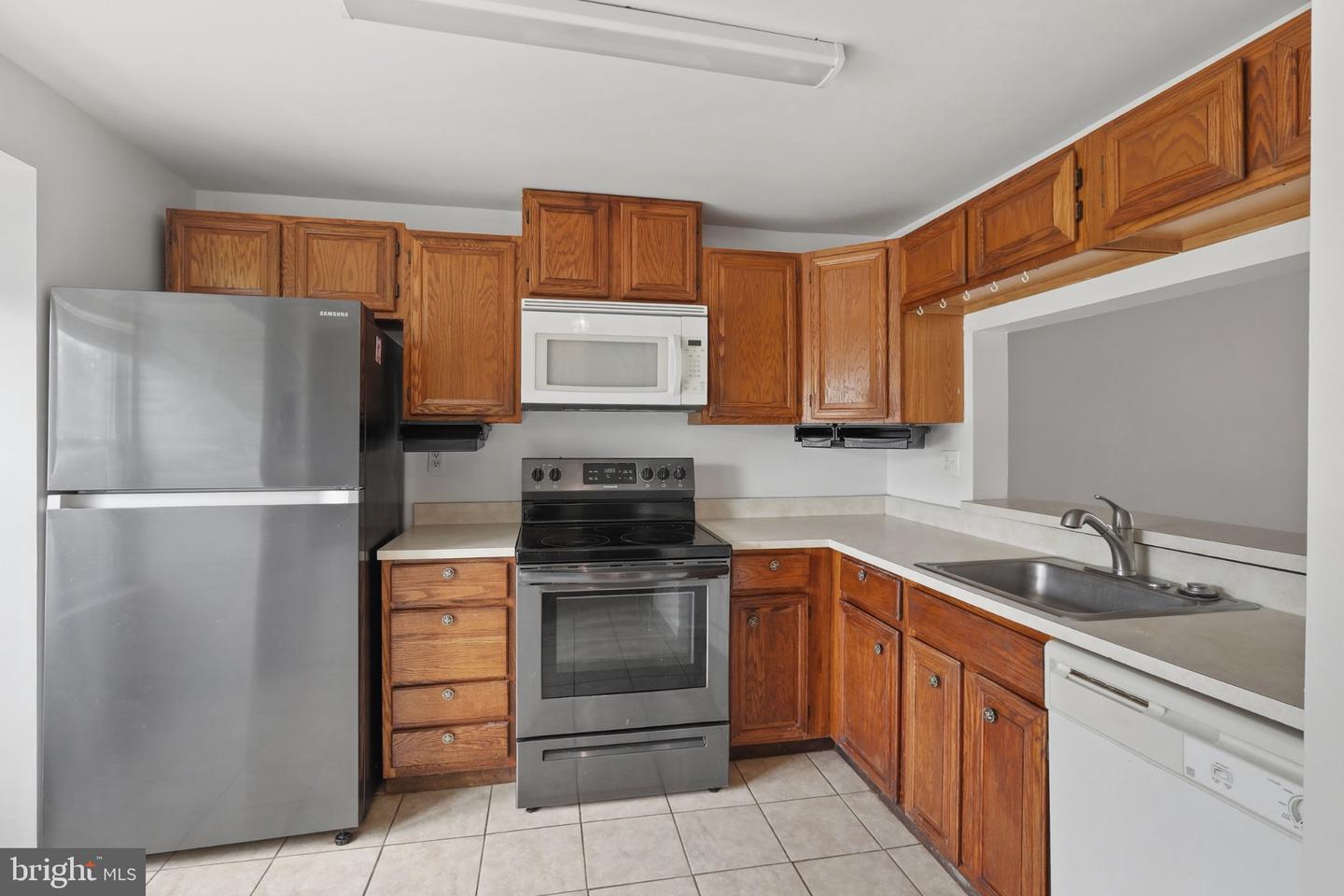 1215 Independence Sq Property Photo 8