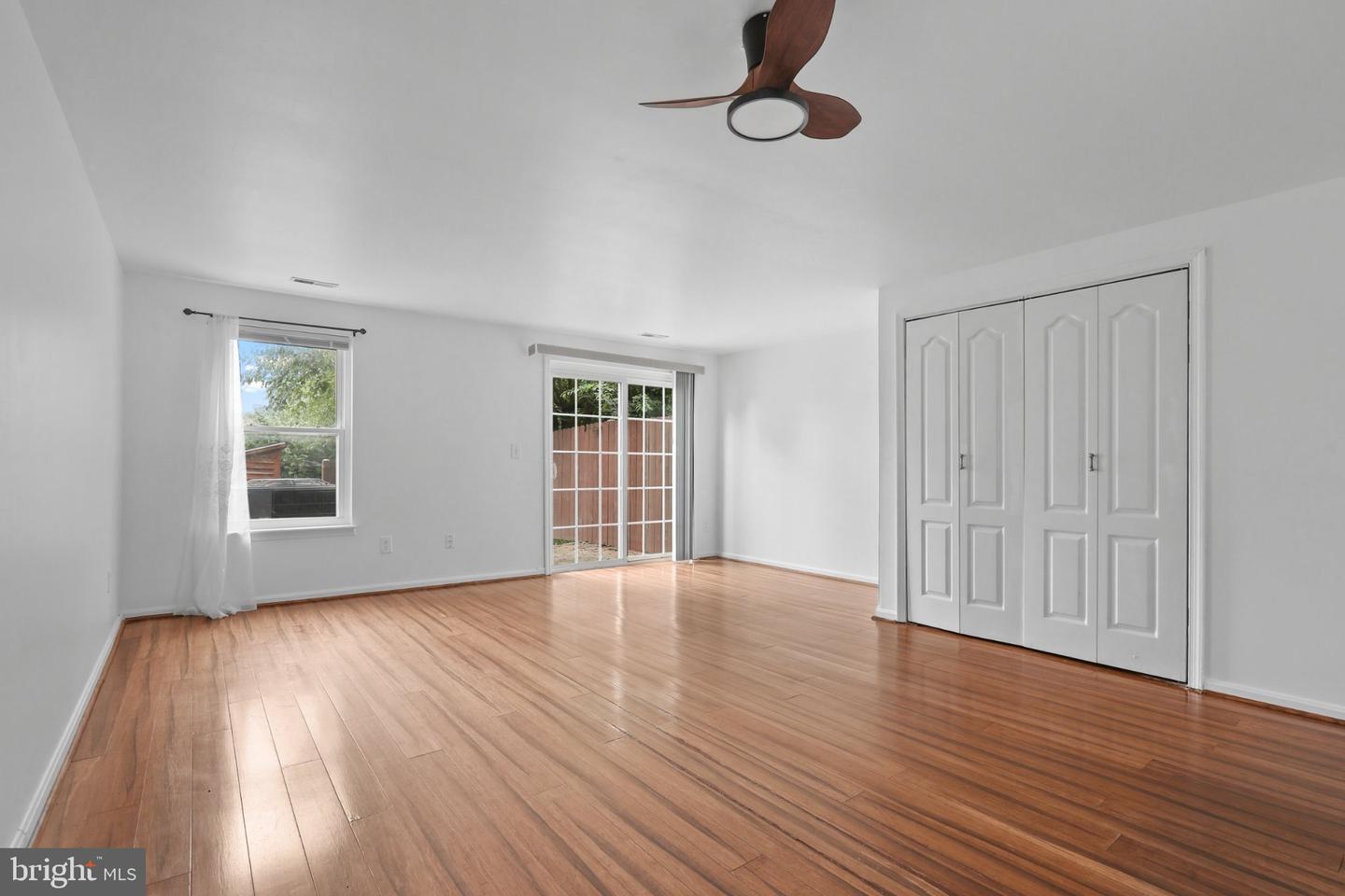 1215 Independence Sq Property Photo 12