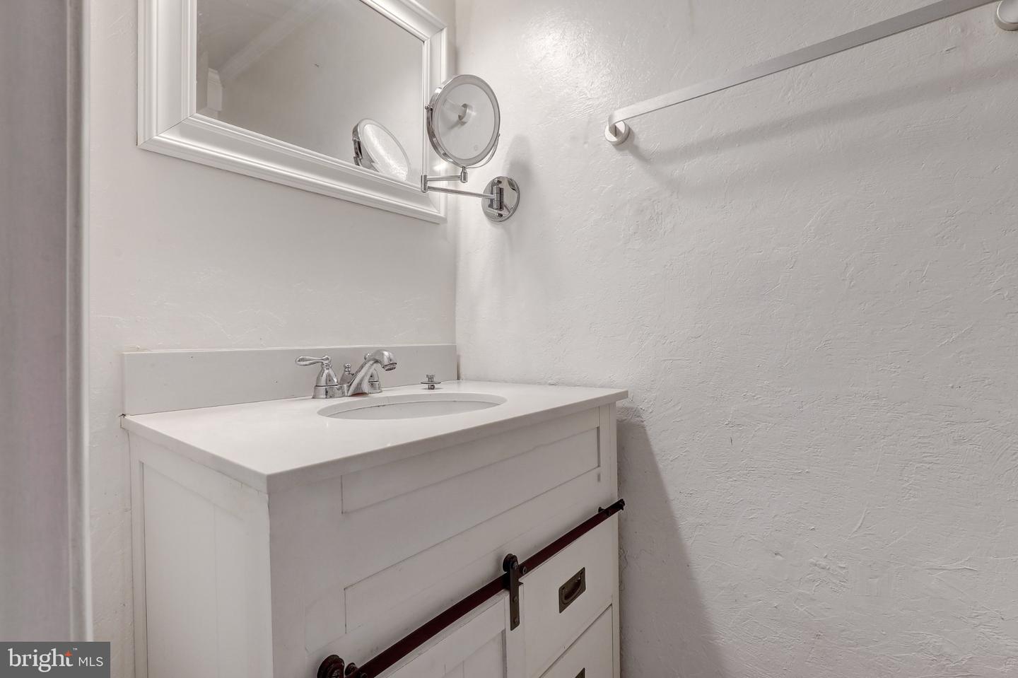 1215 Independence Sq Property Photo 16