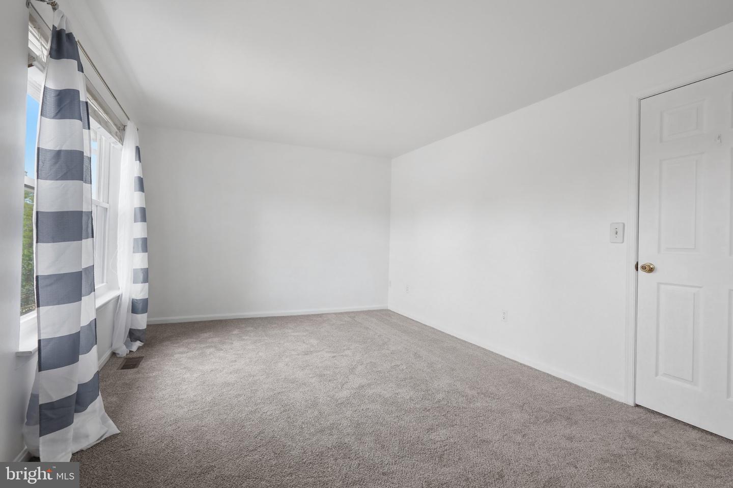 1215 Independence Sq Property Photo 19