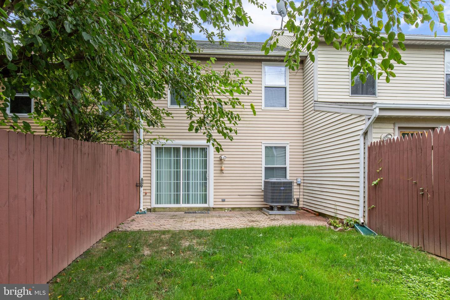 1215 Independence Sq Property Photo 29