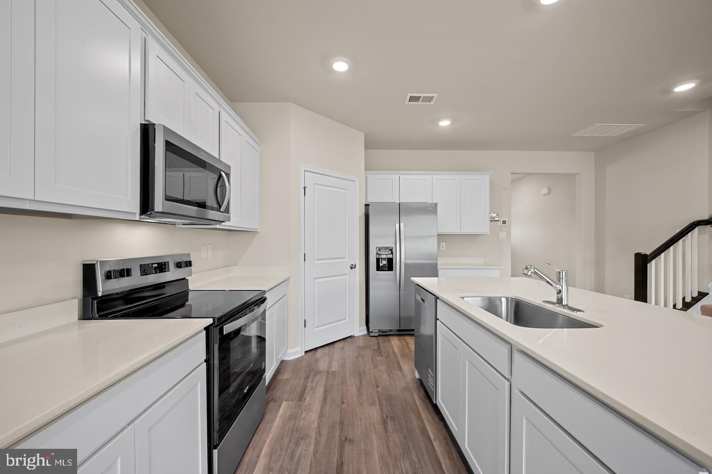 813 Spikeresh Way Property Photo 8