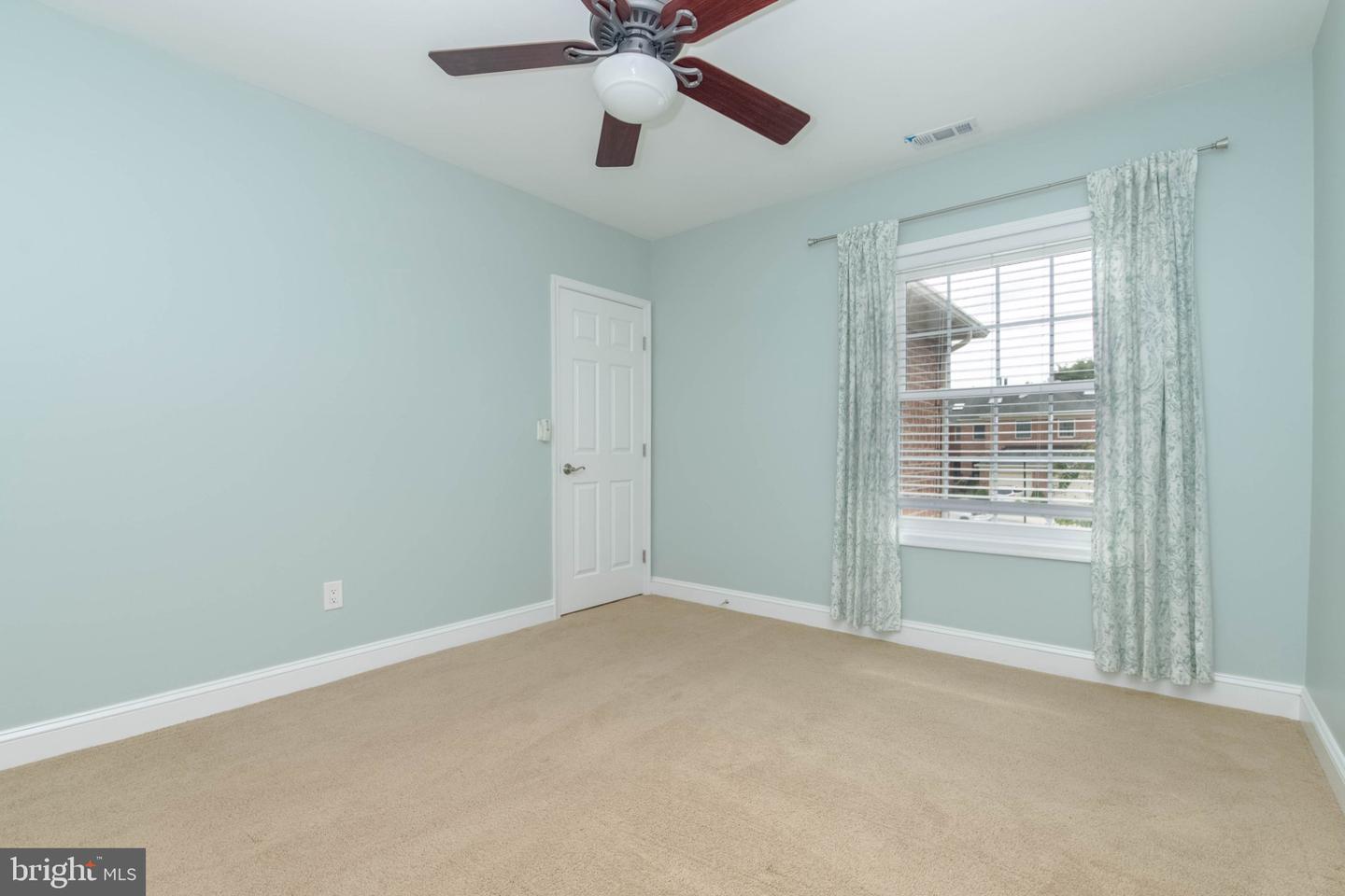 212 Wellington Ct Property Photo 12