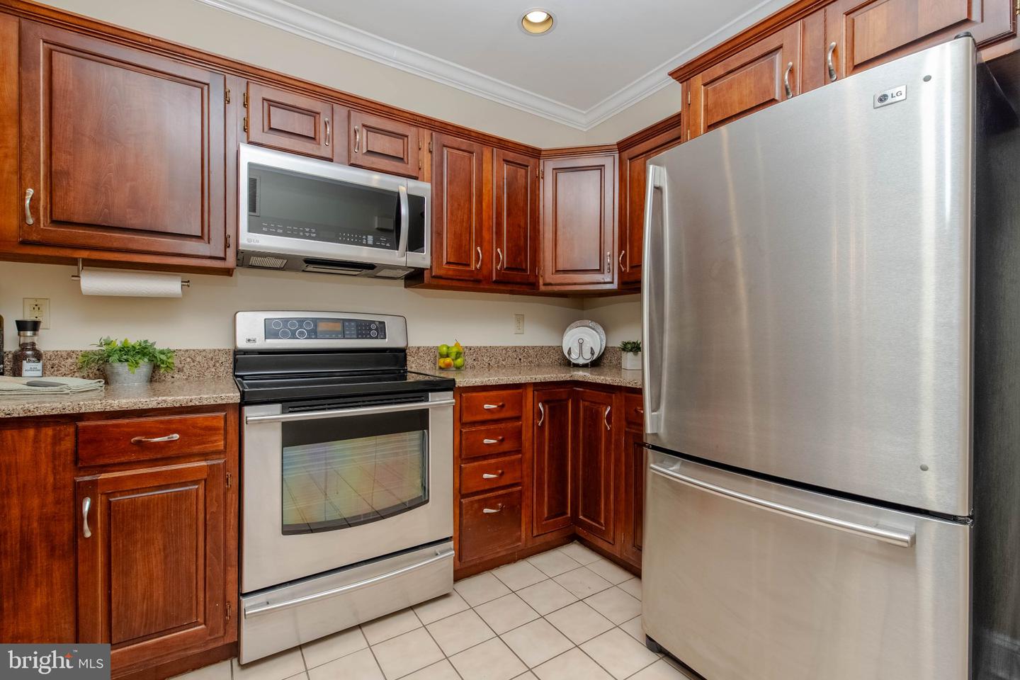 212 Wellington Ct Property Photo 25