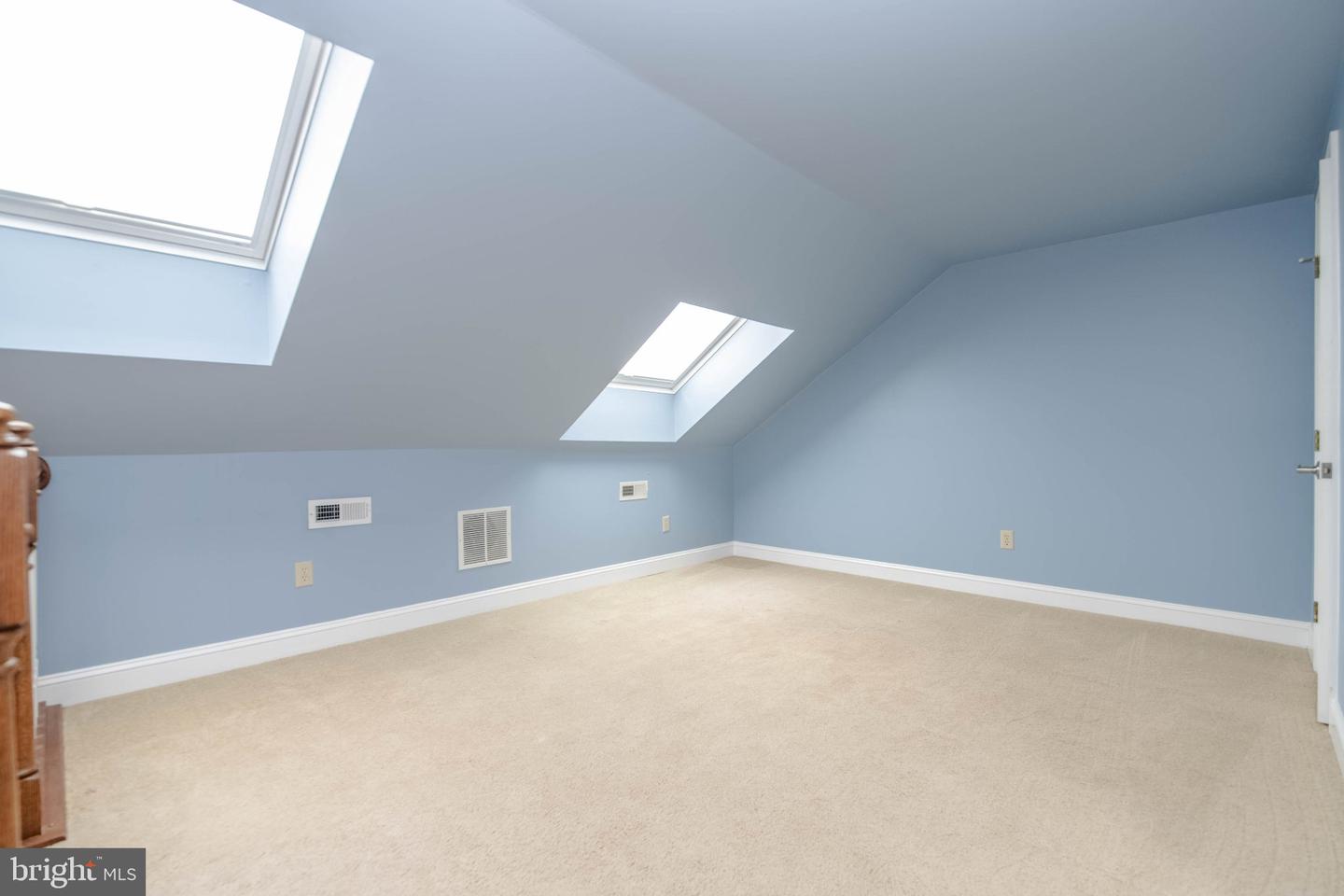 212 Wellington Ct Property Photo 41