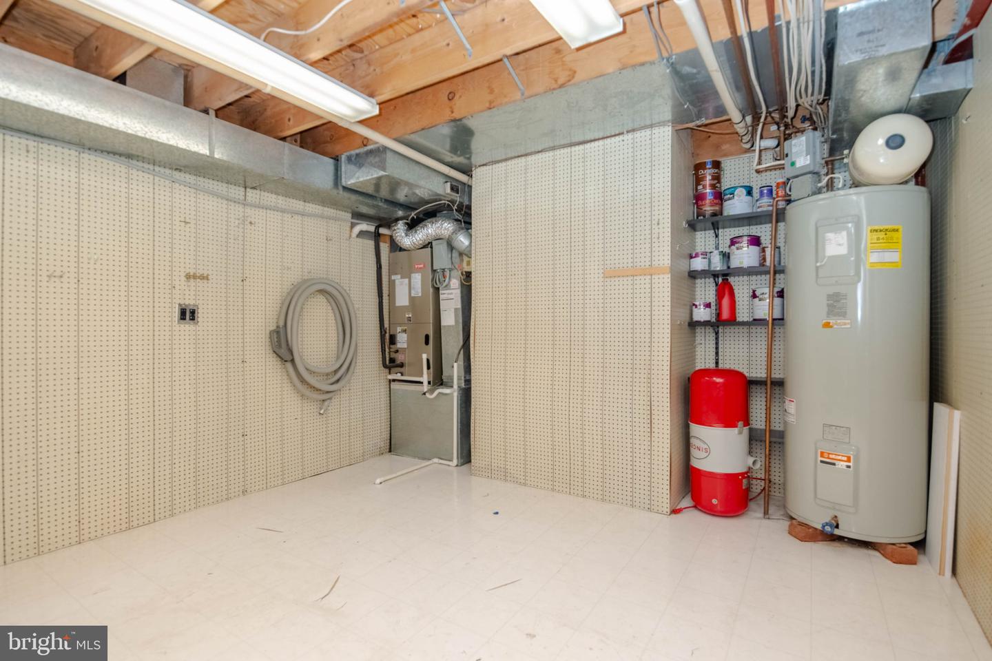 212 Wellington Ct Property Photo 45