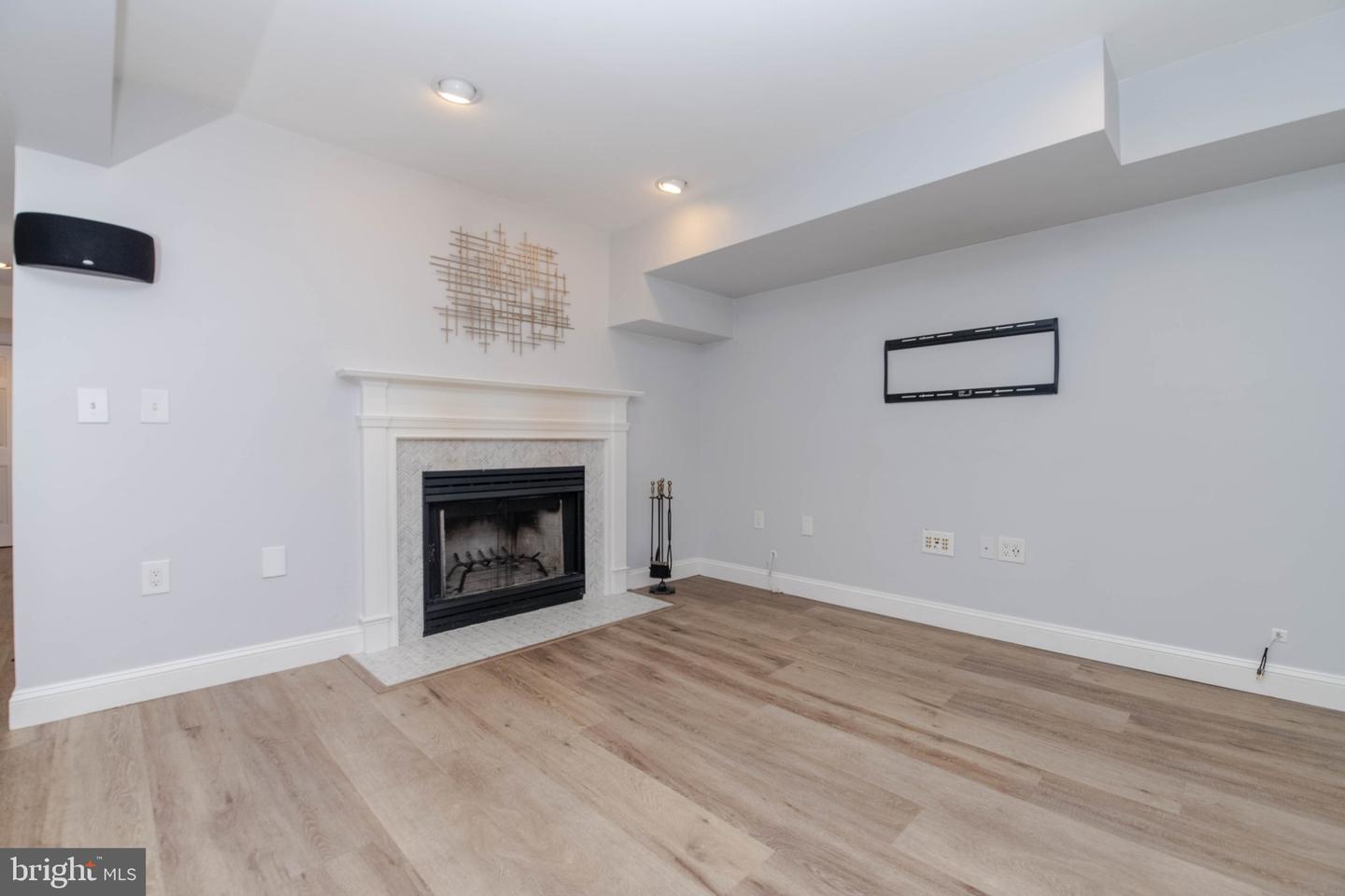 212 Wellington Ct Property Photo 47