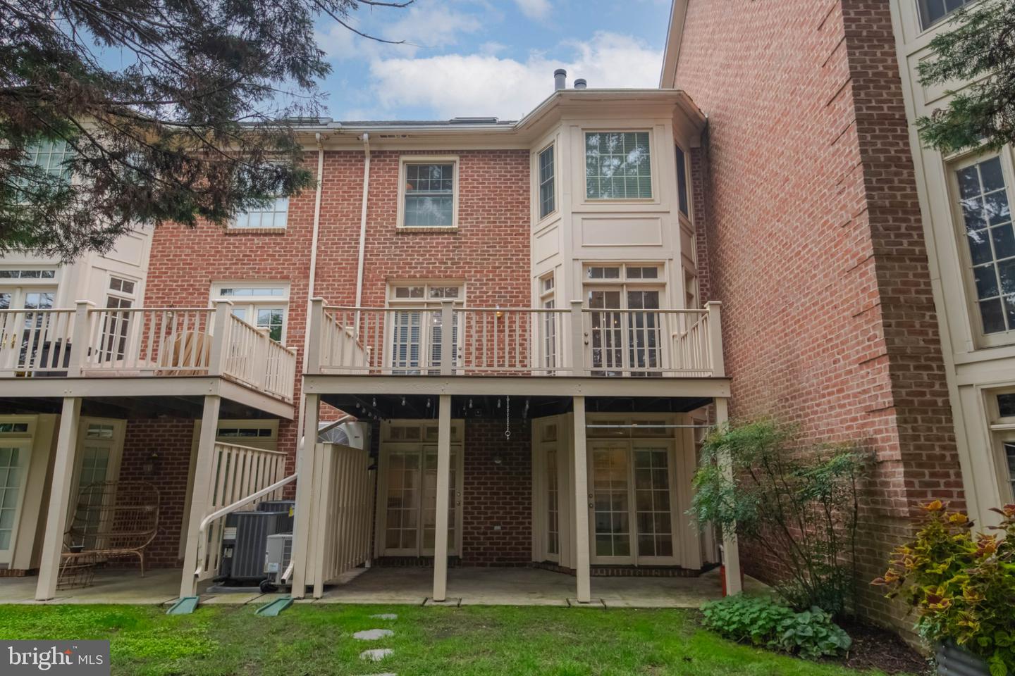 212 Wellington Ct Property Photo 49