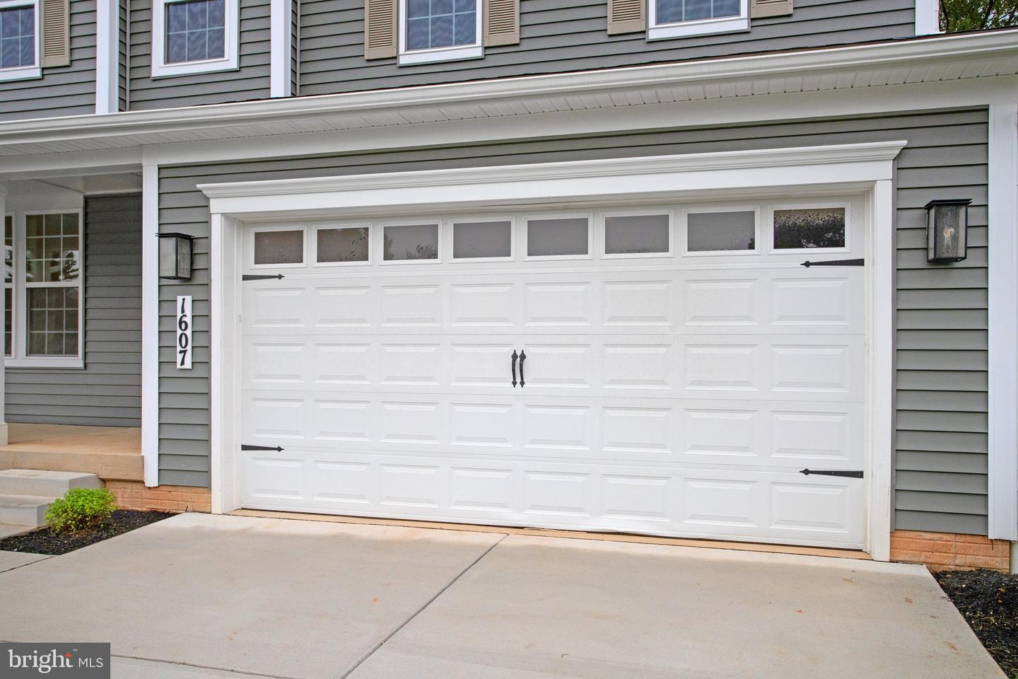 1607 Shady Tree Ct Property Photo 4