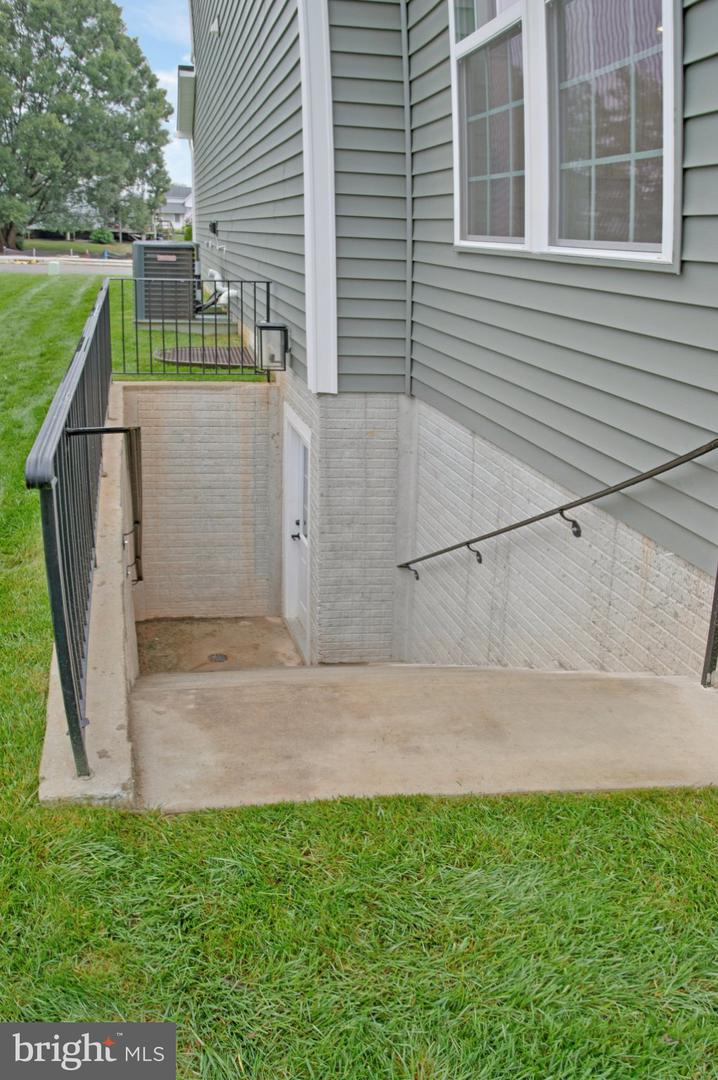 1607 Shady Tree Ct Property Photo 32