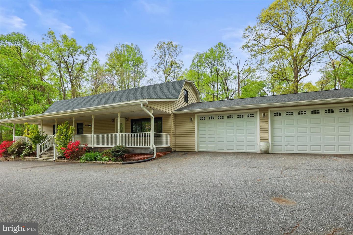 1426 RIDGE RD Property Photo 1