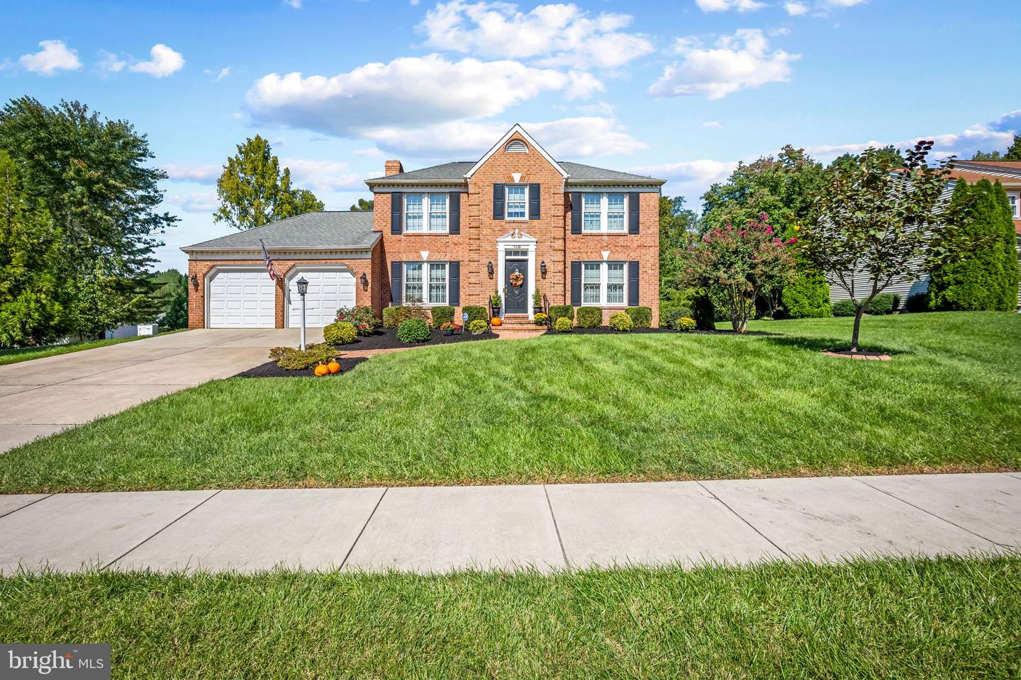 718 Macphail Ct N Property Photo 4