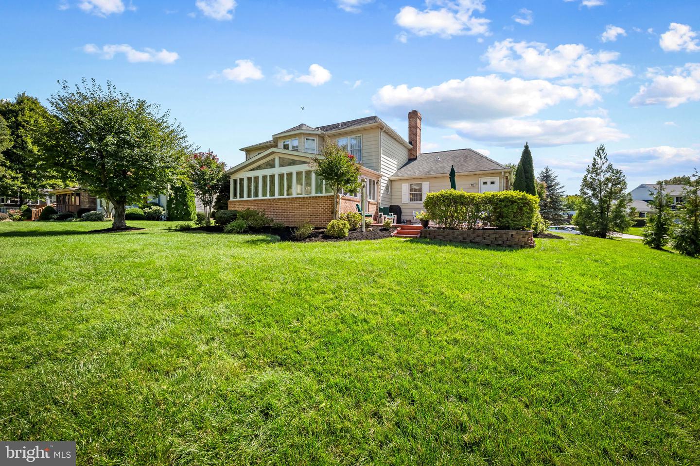 718 Macphail Ct N Property Photo 40