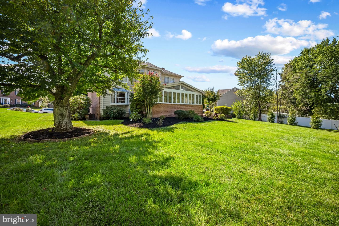 718 Macphail Ct N Property Photo 42