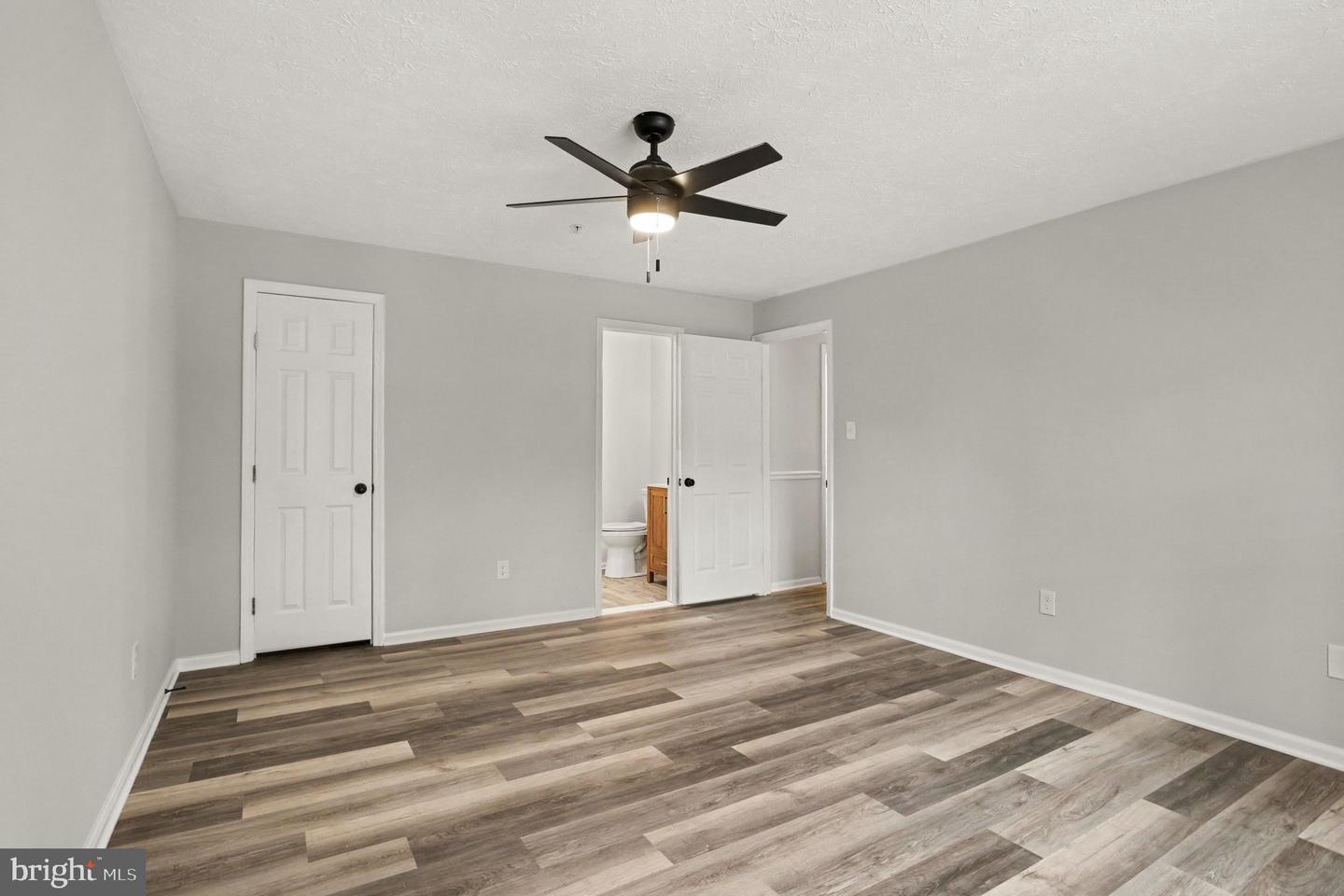 900-e Jessicas Ln #900-e Property Photo 9
