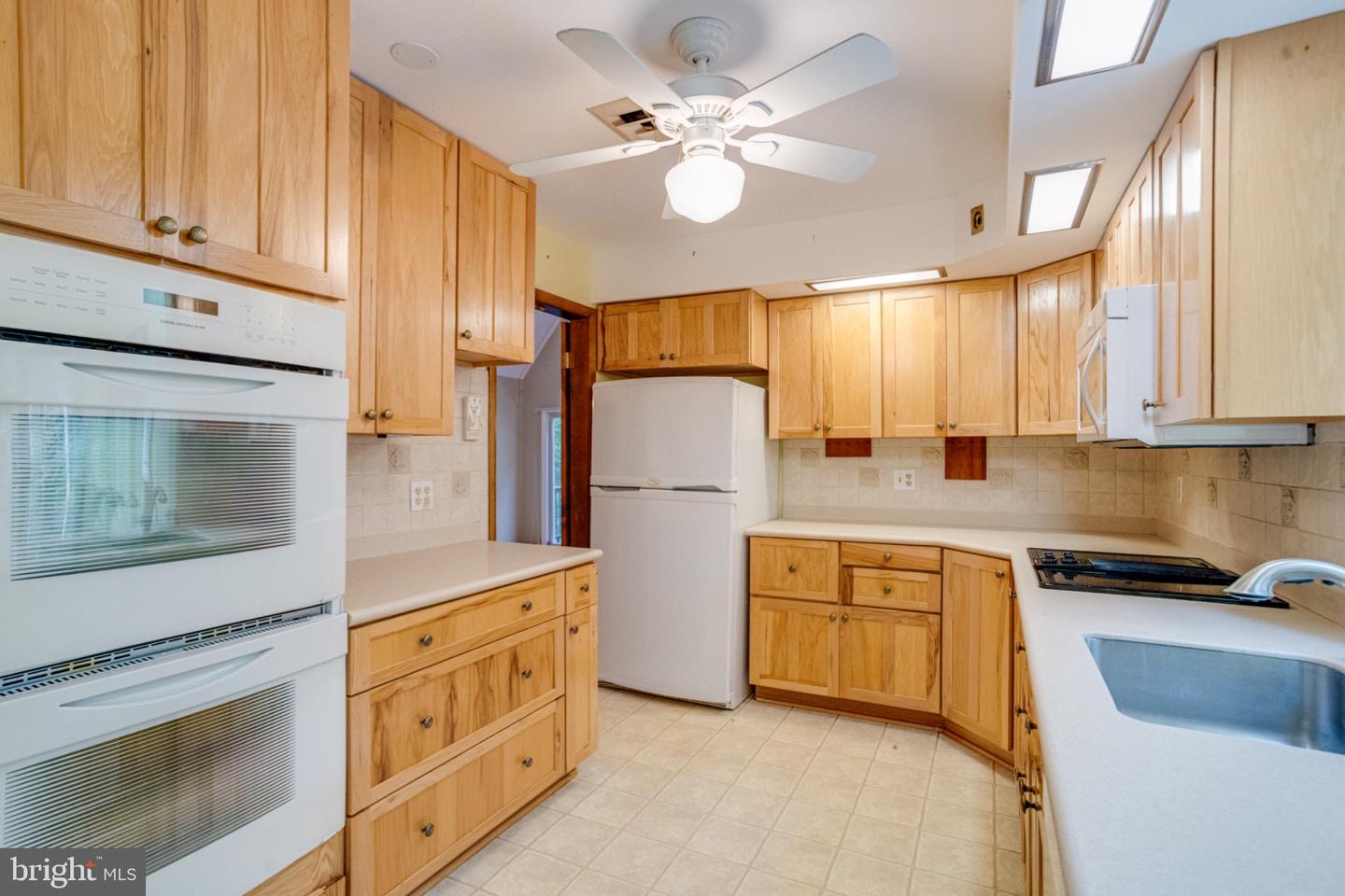 2010 Fallsgrove Way Property Photo 24