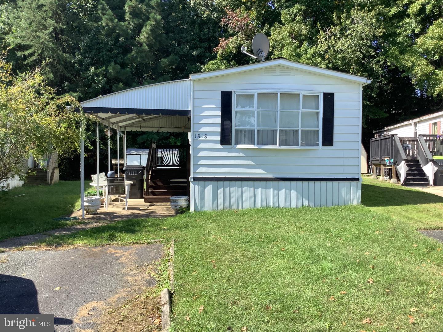 1818 John Dr Property Photo 1