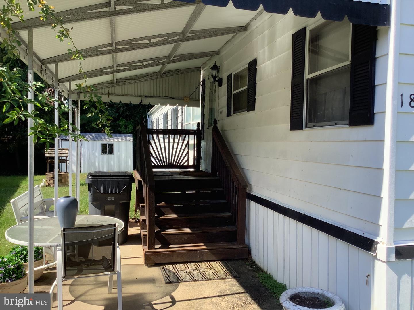 1818 John Dr Property Photo 2