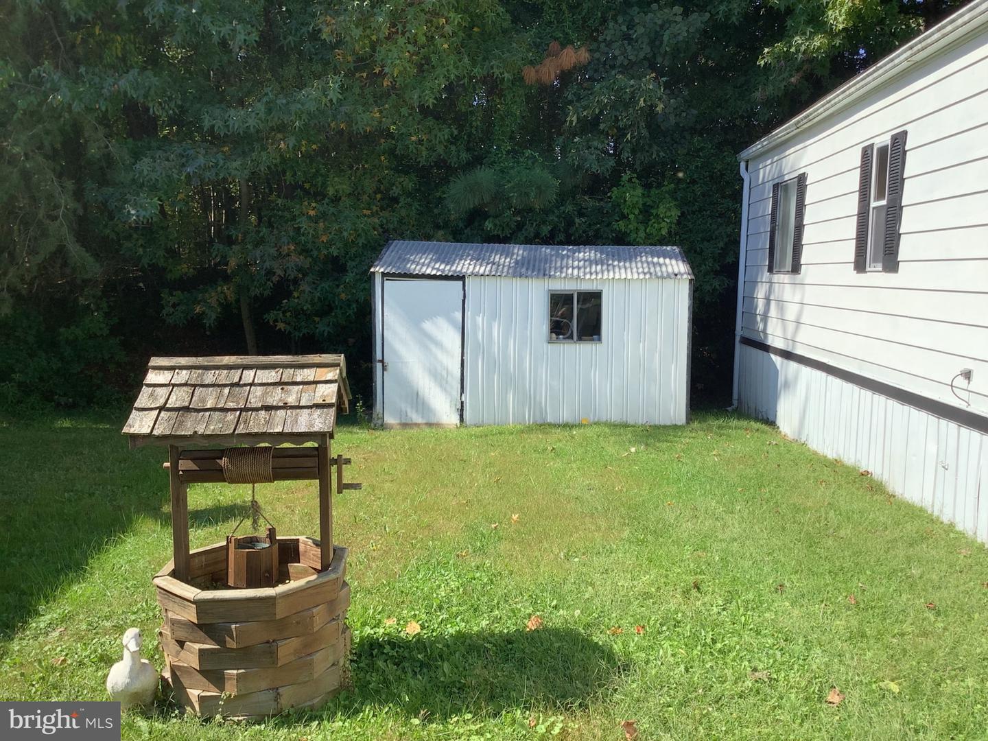 1818 John Dr Property Photo 3