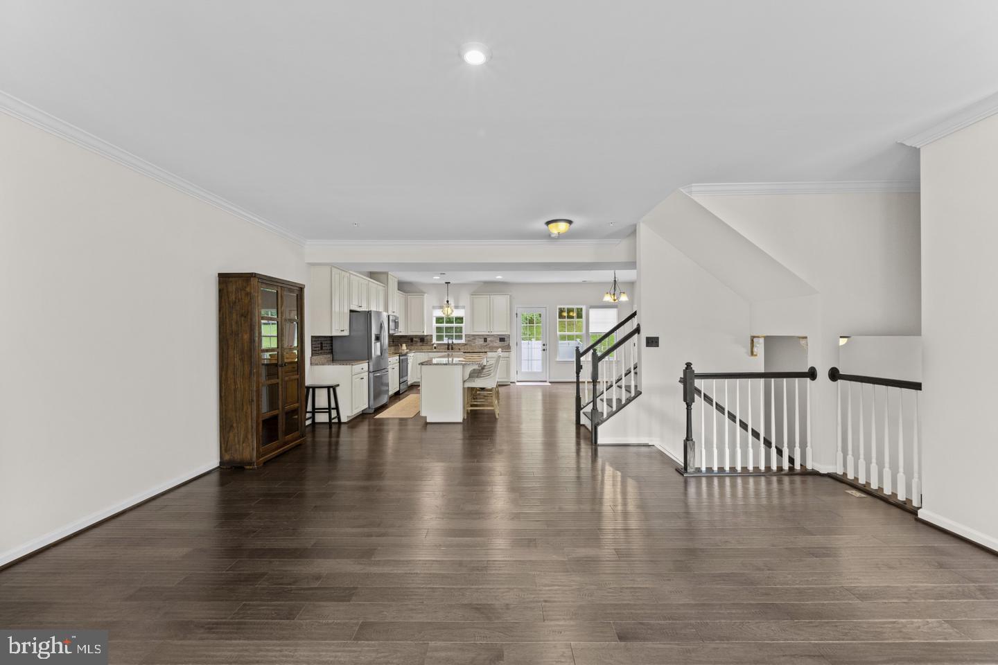1305 Dickinson Ct Property Photo 5