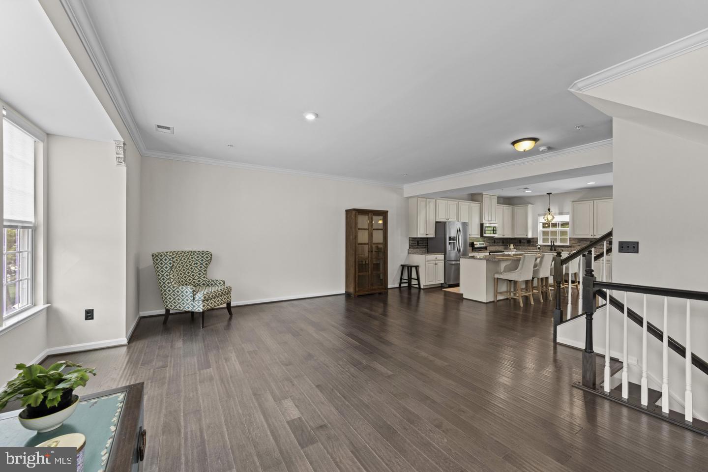 1305 Dickinson Ct Property Photo 6