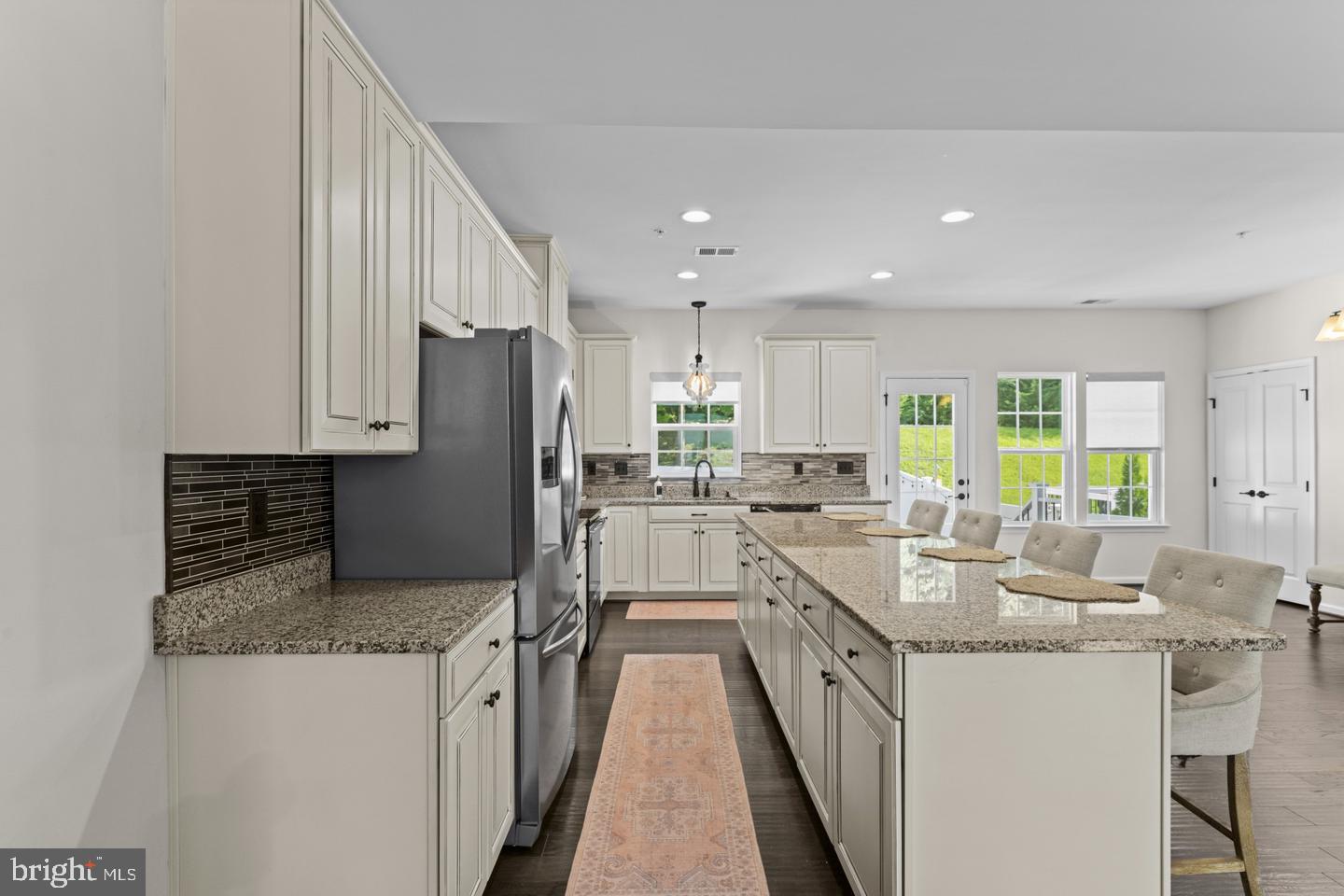 1305 Dickinson Ct Property Photo 8