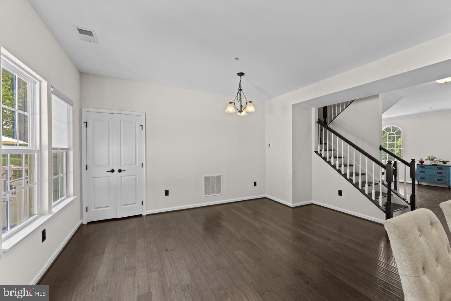 1305 Dickinson Ct Property Photo 13