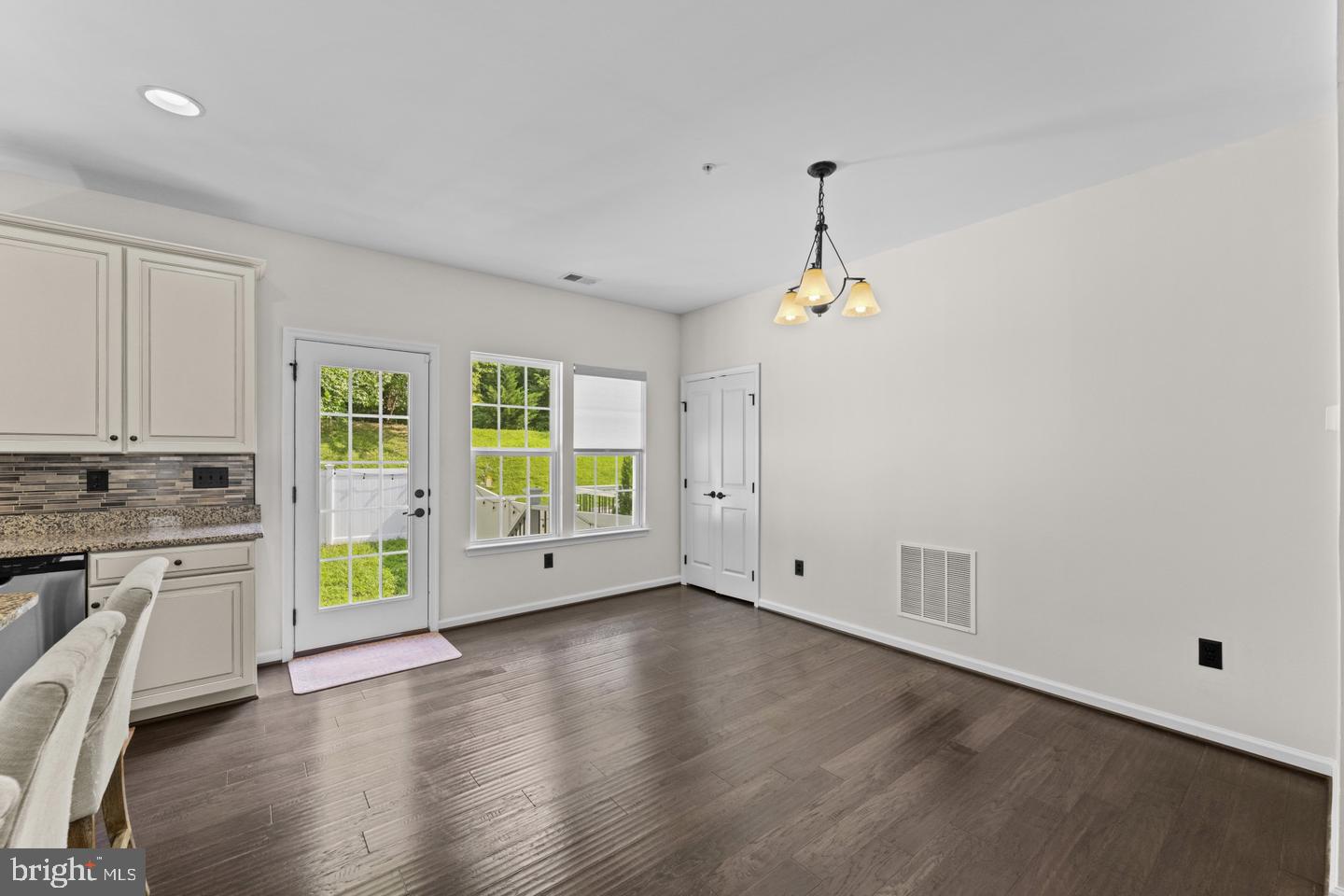 1305 Dickinson Ct Property Photo 14