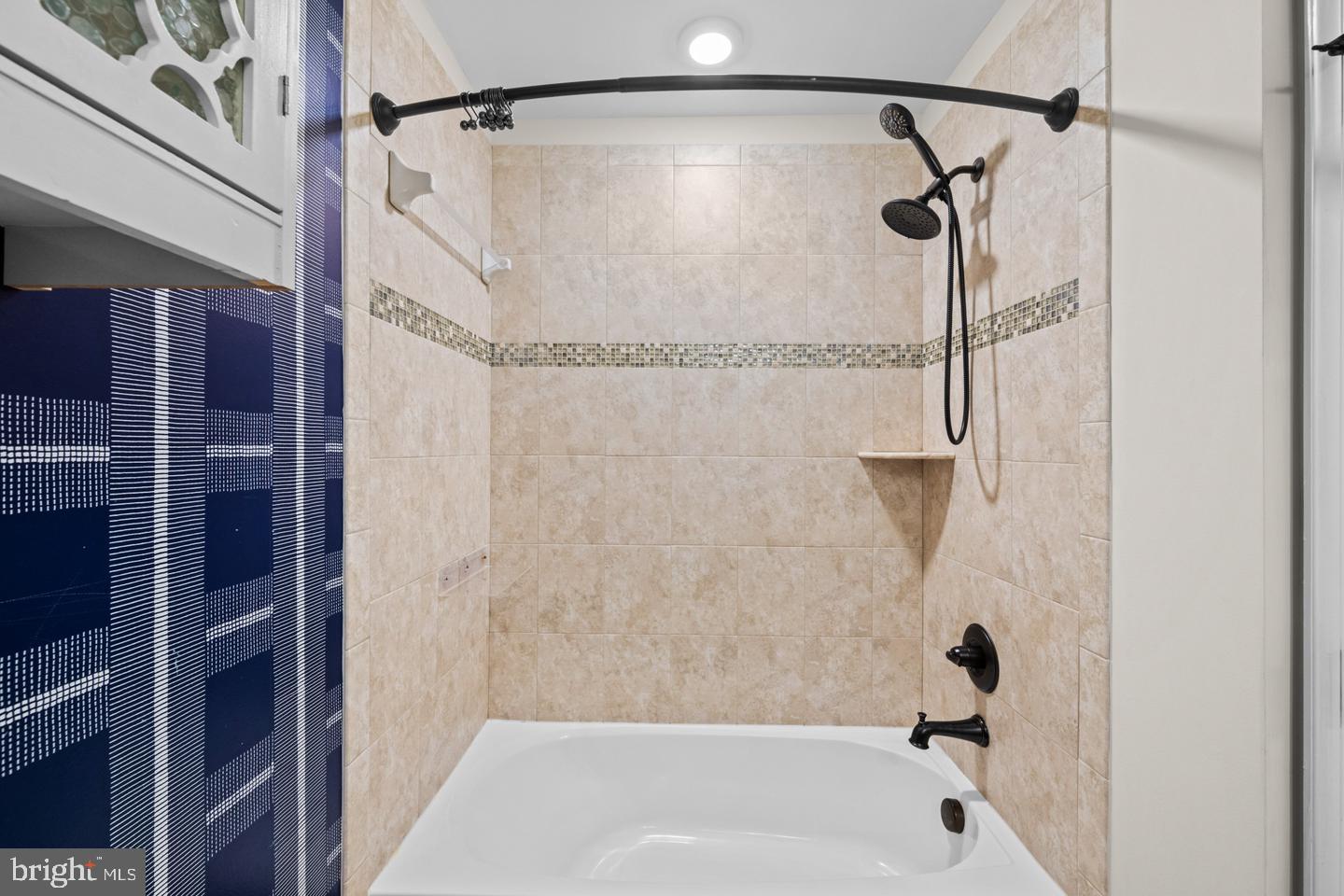 1305 Dickinson Ct Property Photo 25