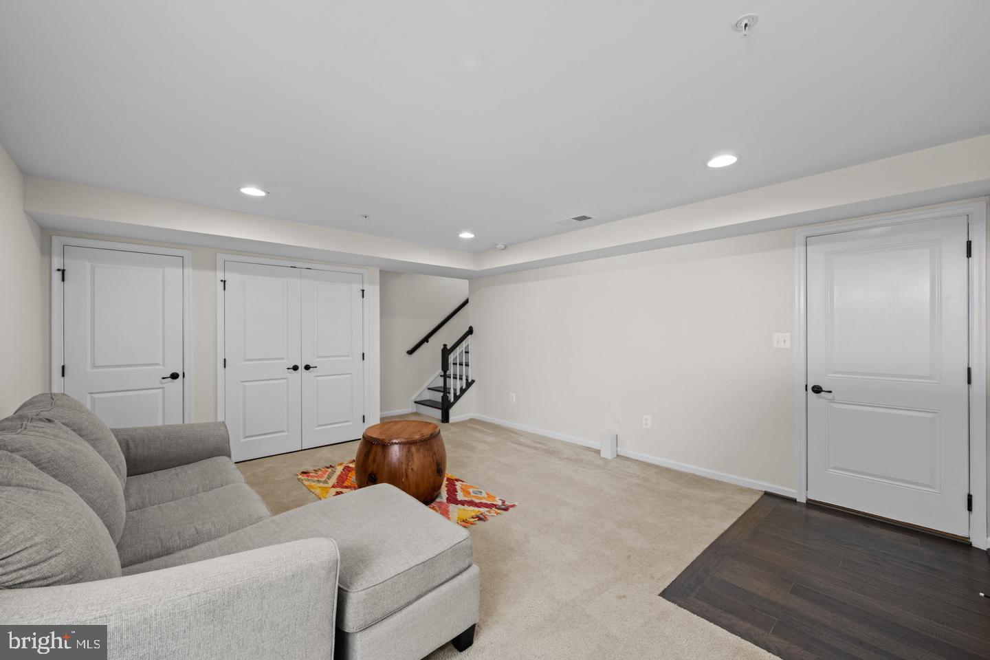 1305 Dickinson Ct Property Photo 32