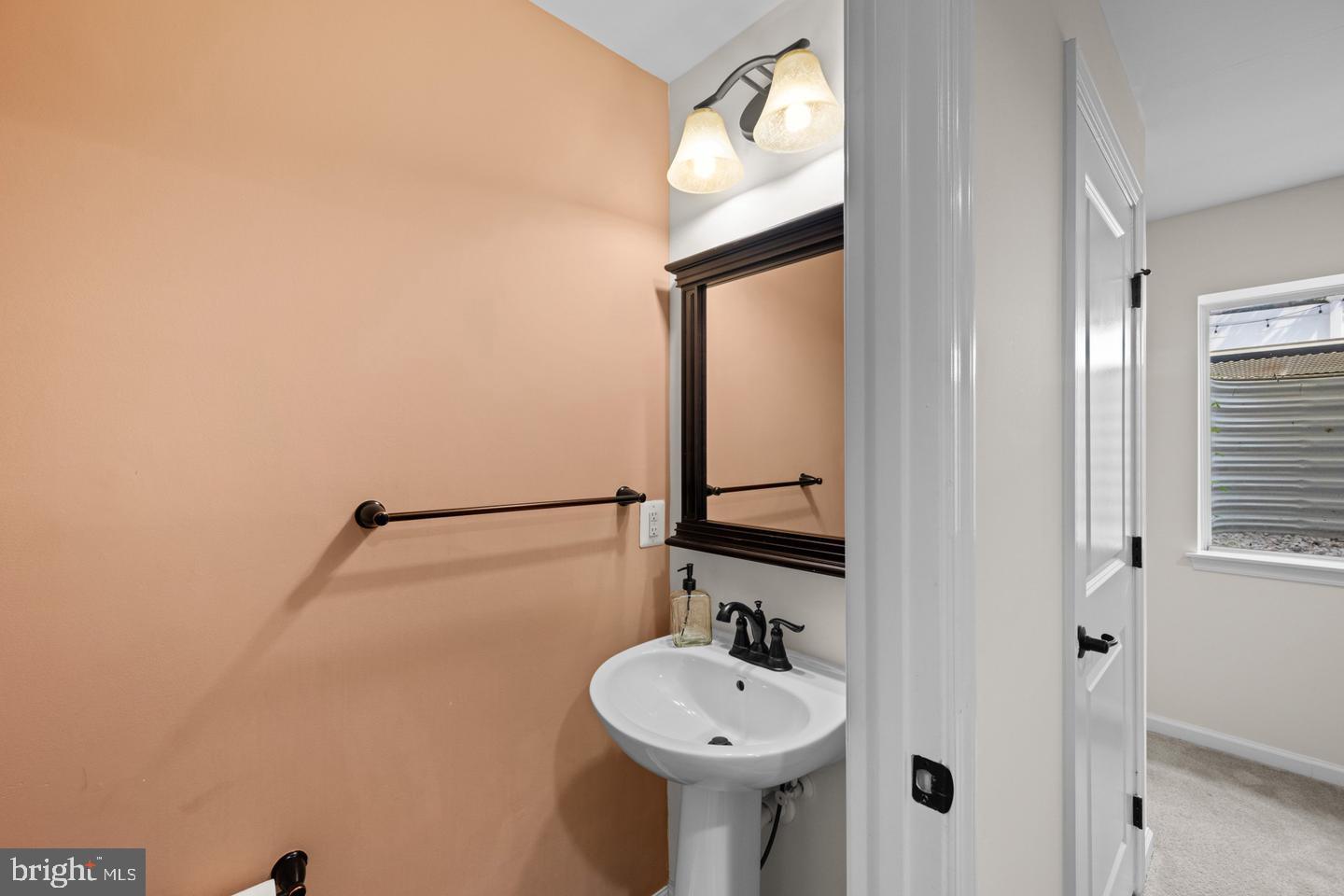 1305 Dickinson Ct Property Photo 33
