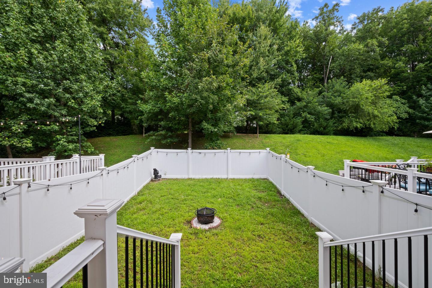 1305 Dickinson Ct Property Photo 34