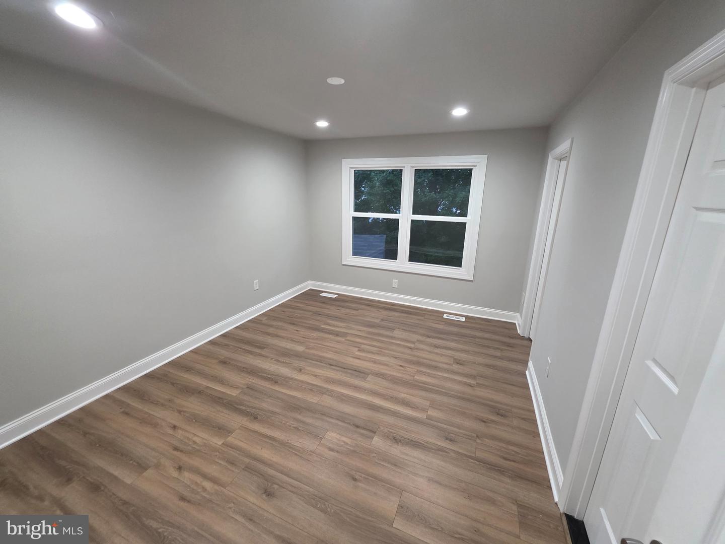 830 Woodmont Ct Property Photo 8