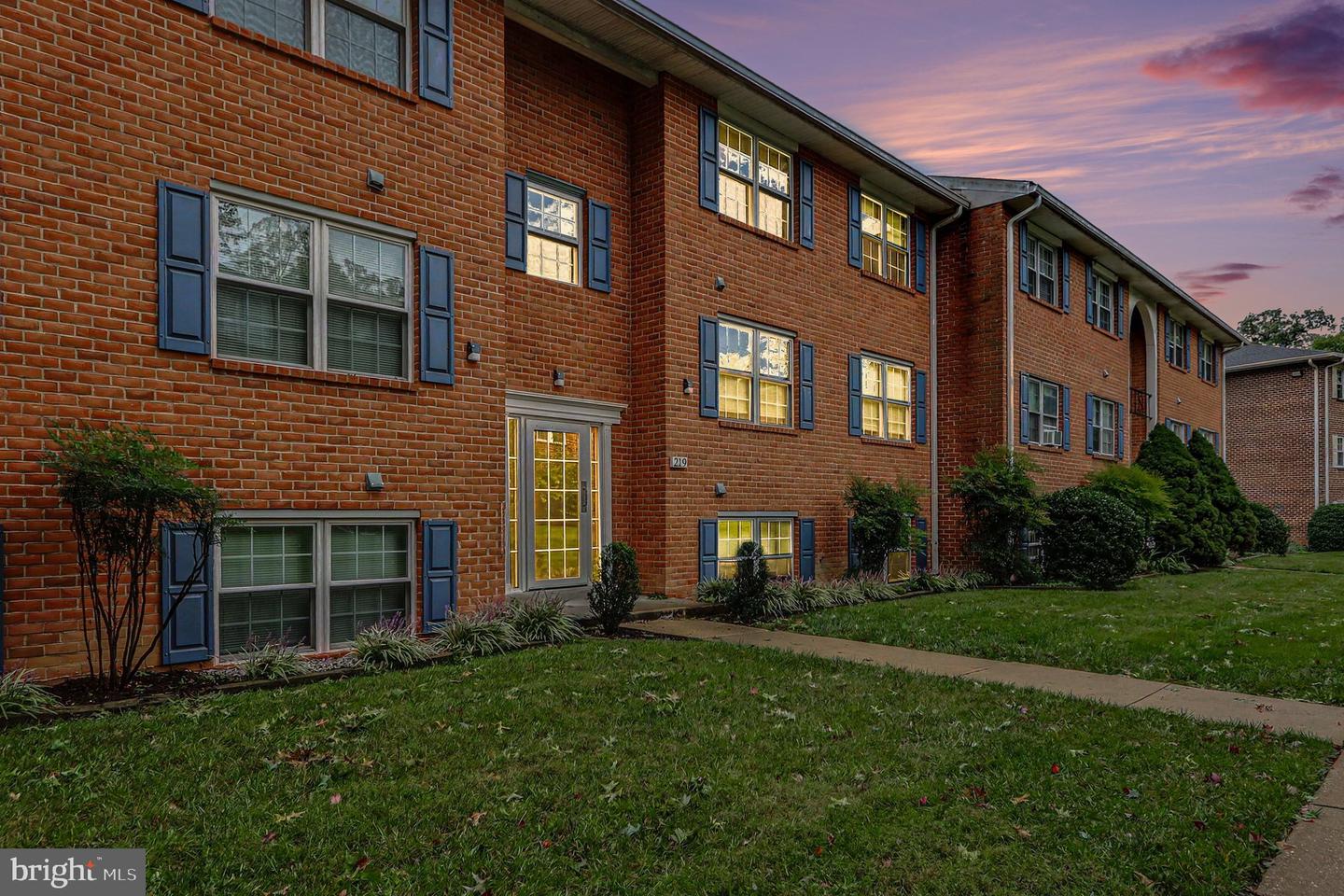 219 CROCKER DR #F Property Photo 1