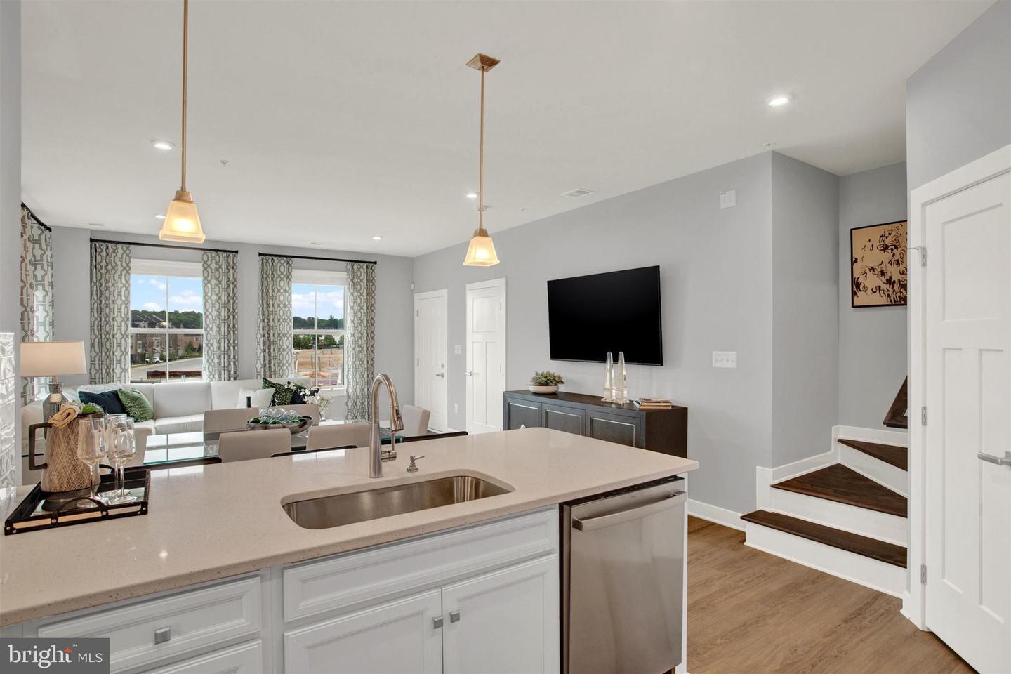 2526a Verona Pl Property Photo 8