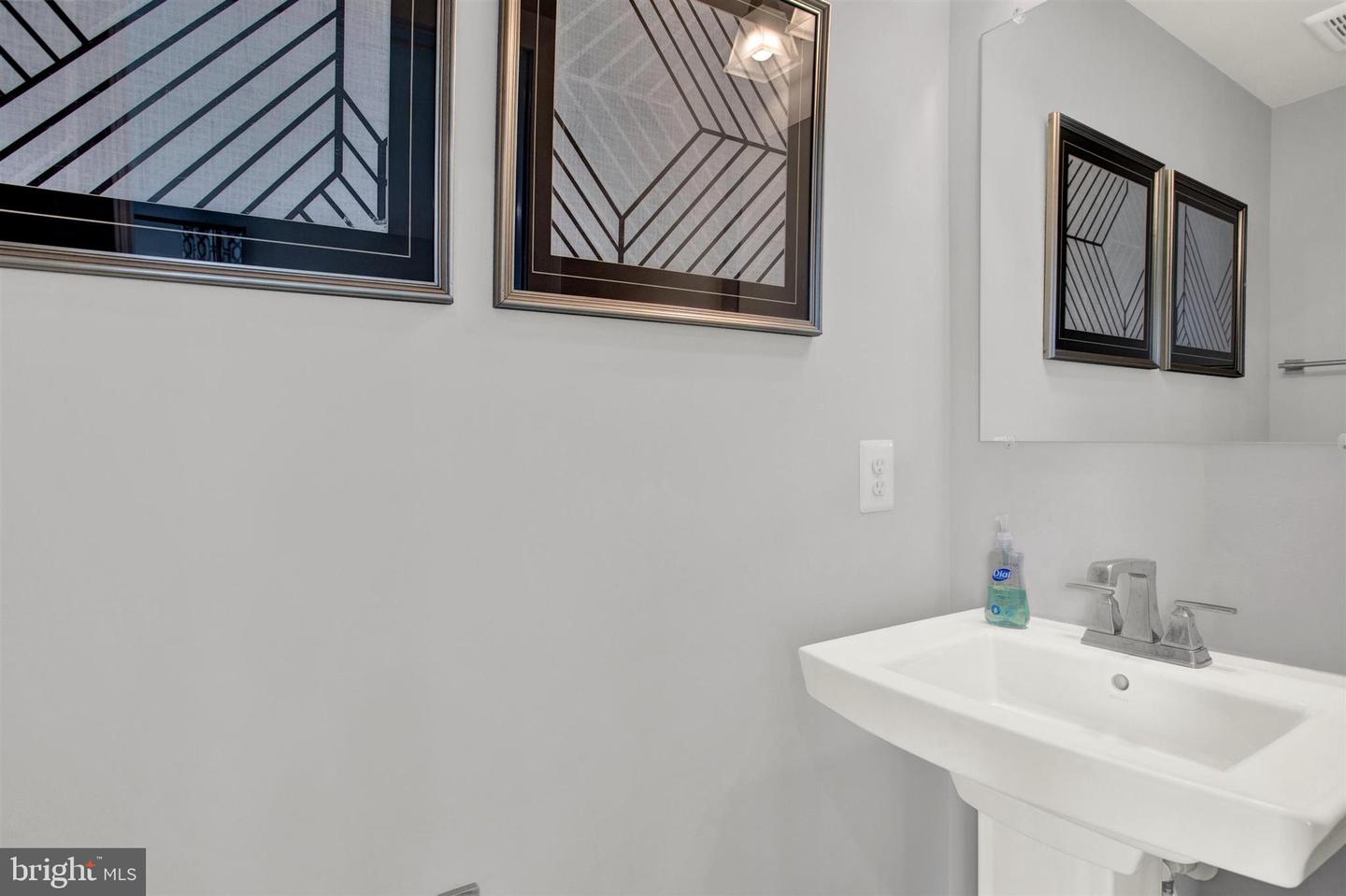2526a Verona Pl Property Photo 11