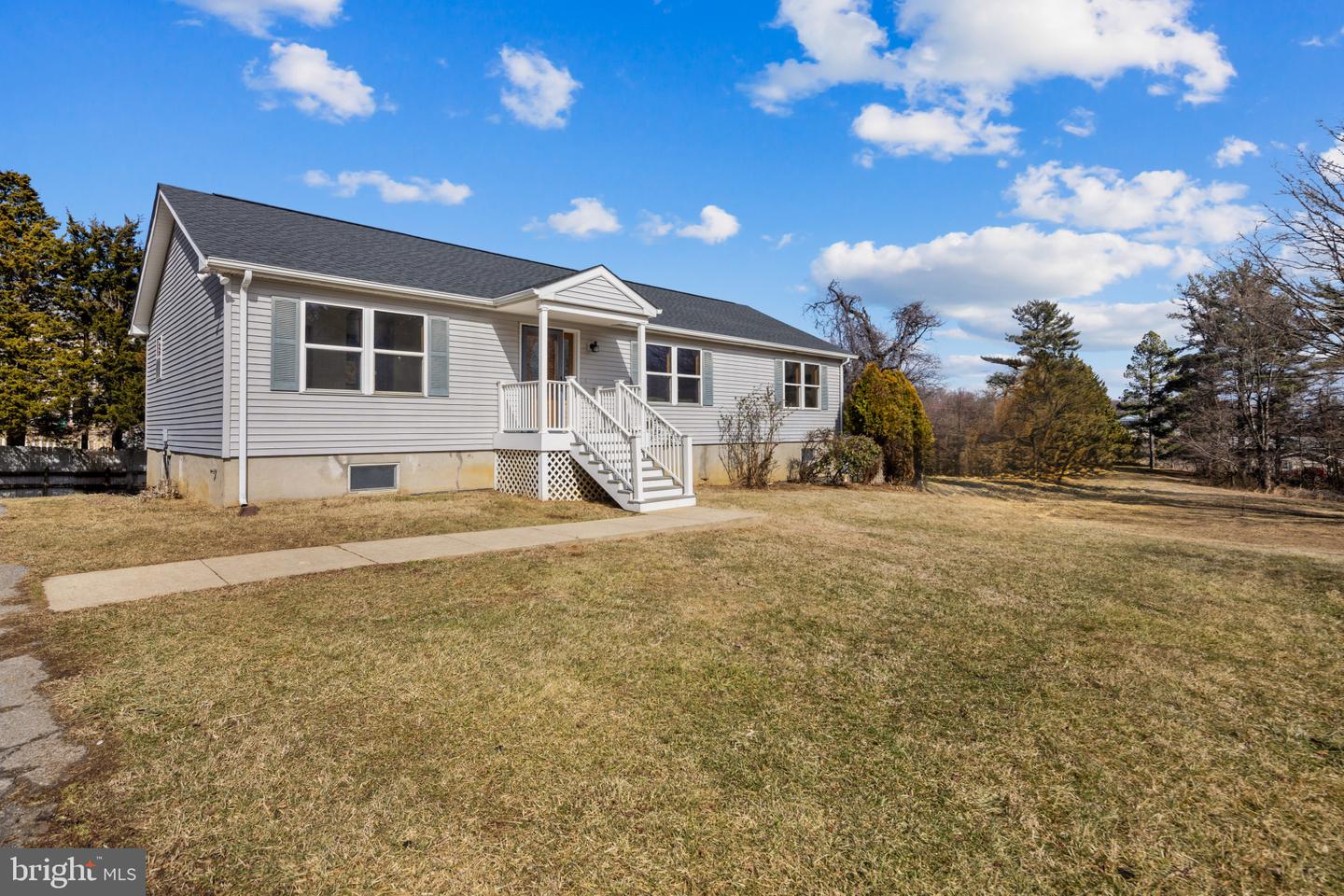5880 Montgomery Rd Property Photo